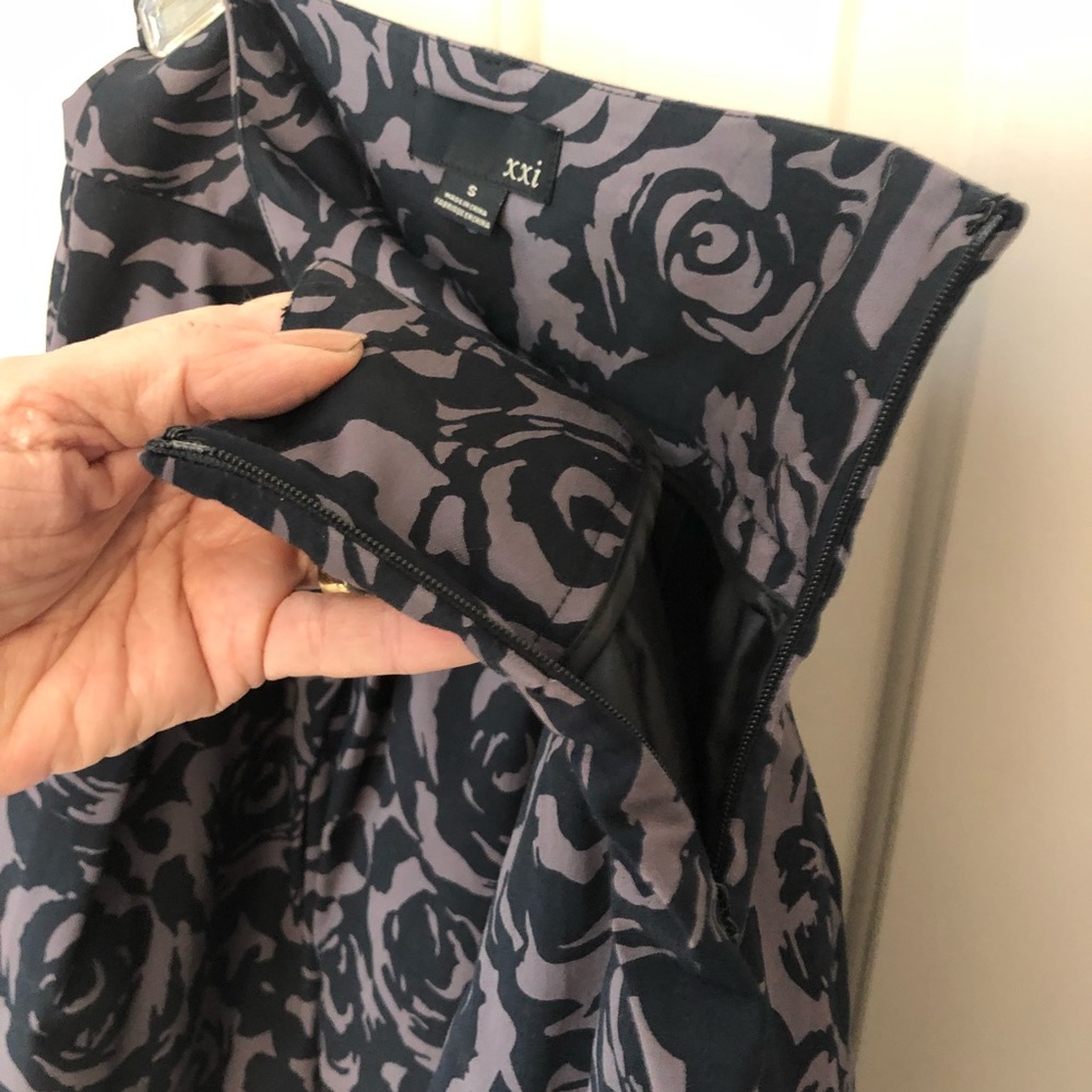 FREE with purchase: XXI black and grey skirt with flounce!  Size S - Picture 9 of 9